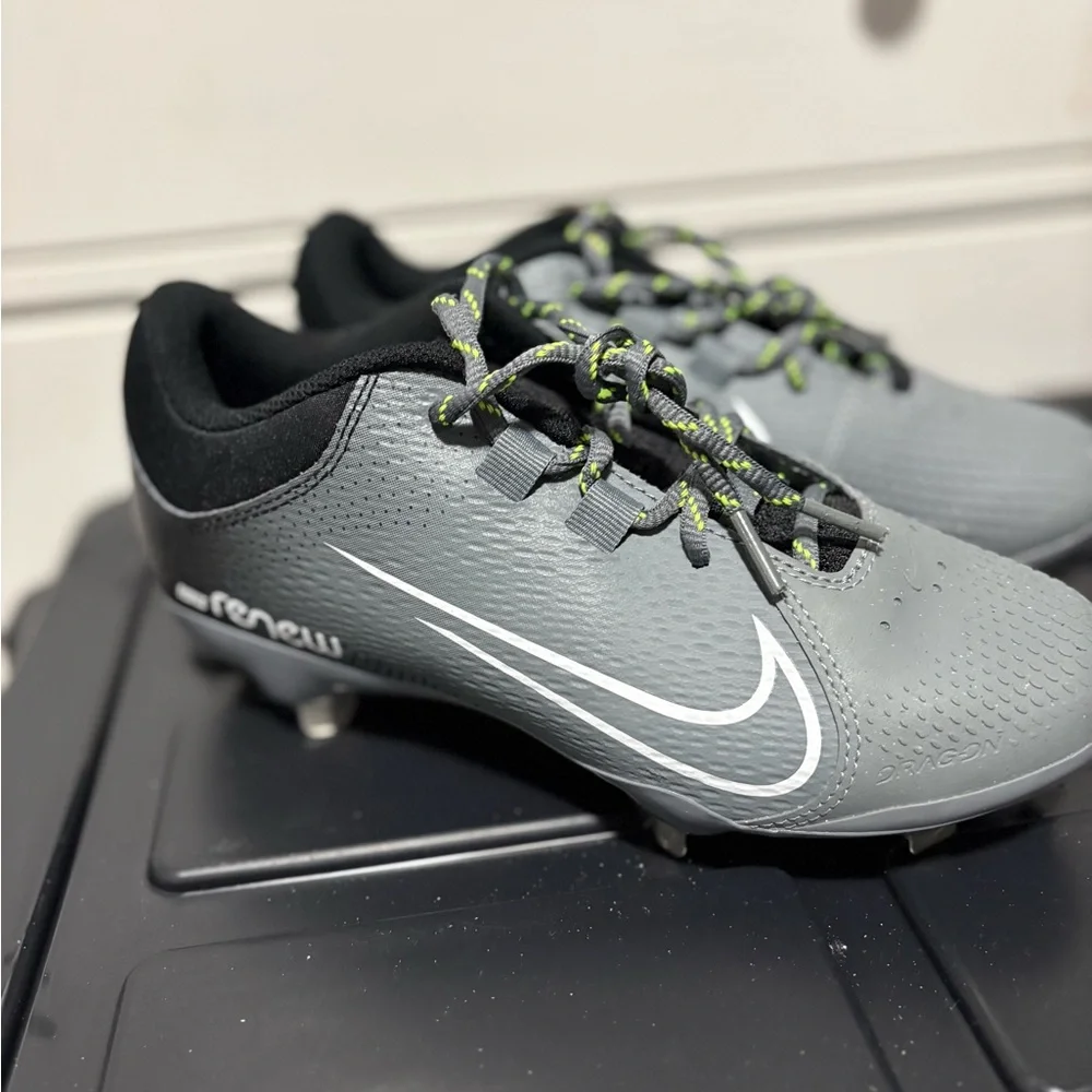 Nike Gray Baseball Cleats with White Swoosh and Neon Green Laces - Picture 3 of 8